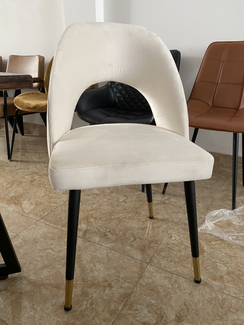 Gia Công Vuốt Chân Bàn Ghế Giá Rẻ Tại Tp Hồ Chí Minh