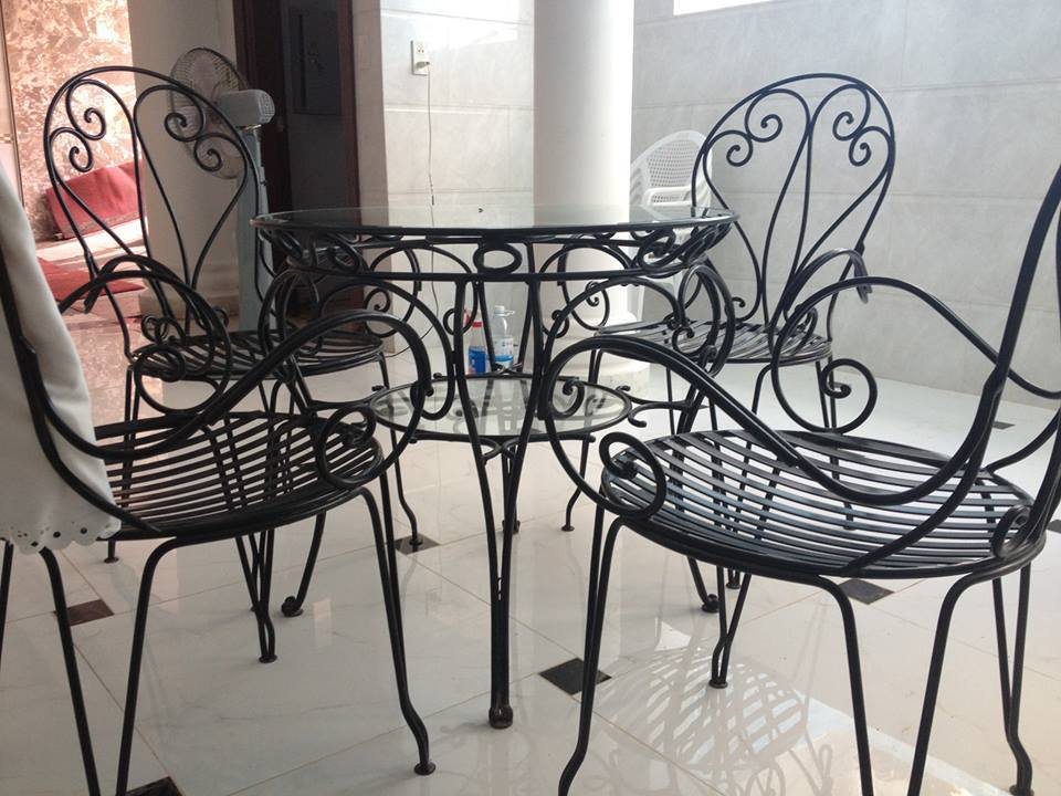 Những lý do nên chọn bàn ghế sắt mỹ thuật cho không gian nhà ở