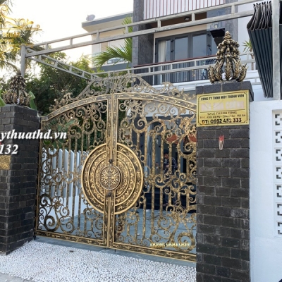 Tạo điểm nhấn cho ngôi nhà với dịch vụ làm cửa sắt mỹ thuật tại Bình Chánh
