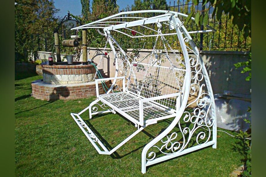 Cùng tìm hiểu ngay những mẫu ghế xích đu sắt đẹp hiện nay