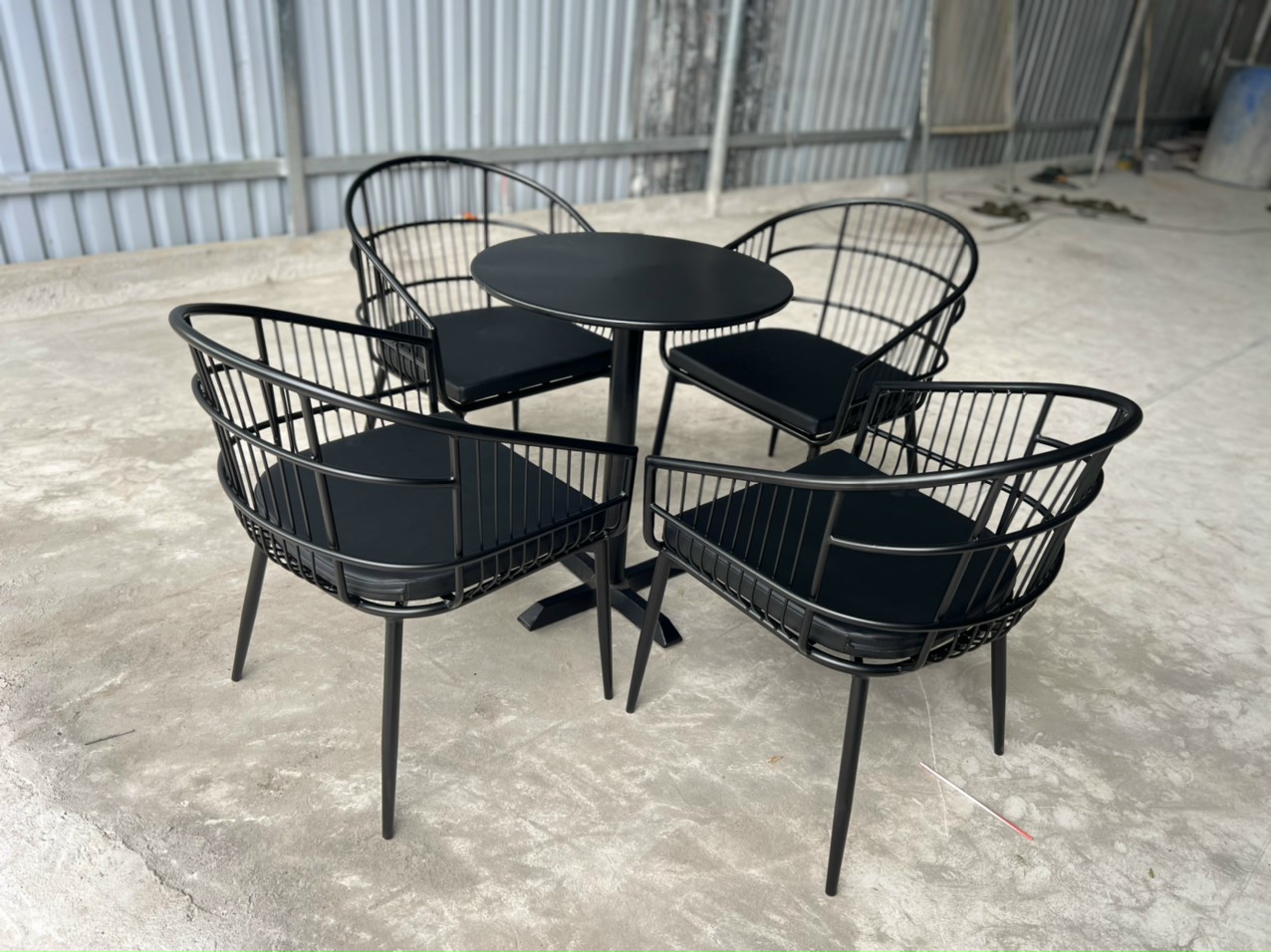 Khám phá sức hút bất ngờ của bàn ghế cafe sắt